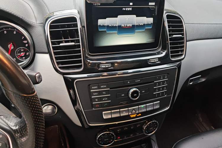 Used Mercedes-Benz GLE Coupe 2015 GLE 320 4MATIC Coupe SUV Audio And AC Panel