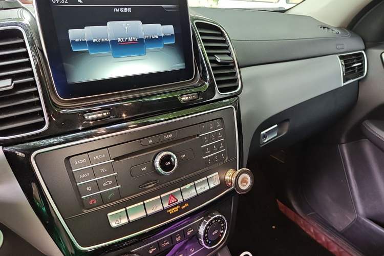 Used Mercedes-Benz GLE Coupe 2015 GLE 320 4MATIC Coupe SUV Audio And AC Panel