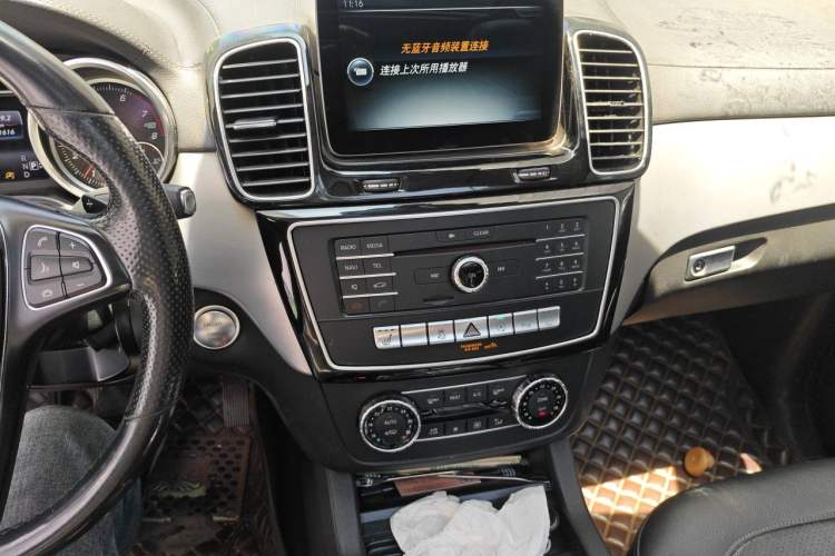 Used Mercedes-Benz GLE Coupe 2015 GLE 400 4MATIC Coupe SUV Audio And AC Panel