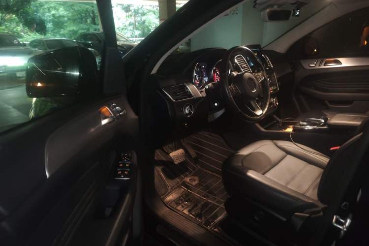 Used Mercedes-Benz GLE Coupe 2015 GLE 400 4MATIC Coupe SUV Driver Seat