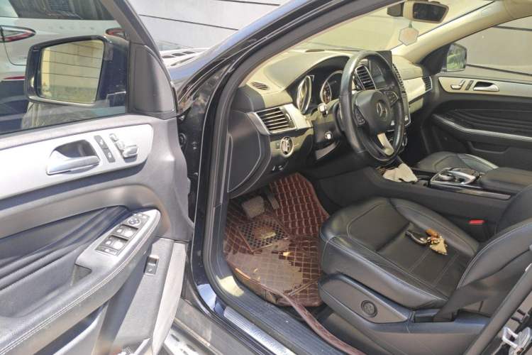 Used Mercedes-Benz GLE Coupe 2015 GLE 400 4MATIC Coupe SUV Driver Seat