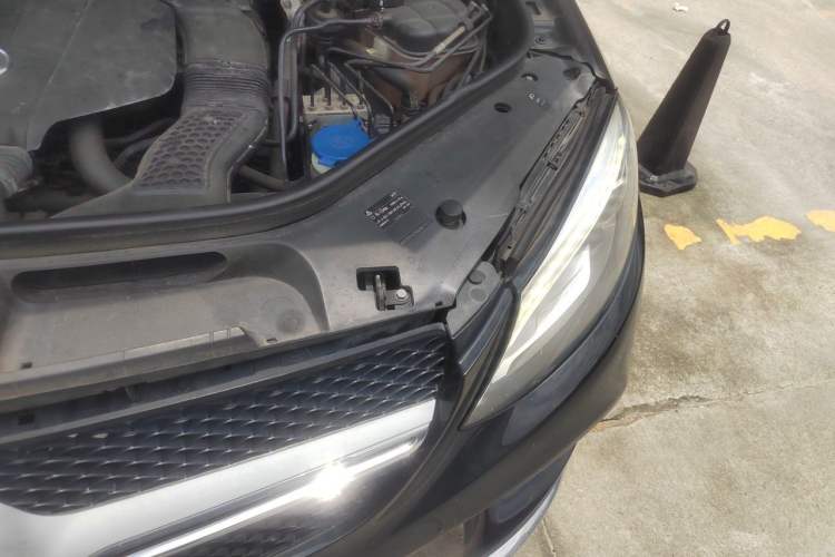 Used Mercedes-Benz GLE Coupe 2015 GLE 320 4MATIC Coupe SUV Engine Bay Left