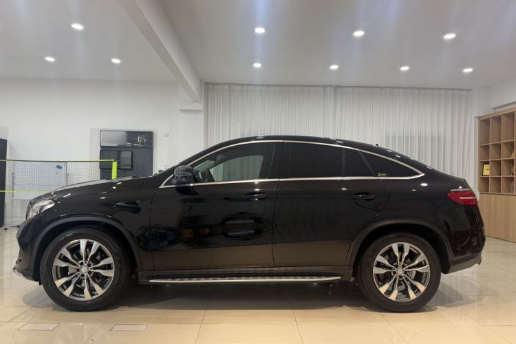 Used Mercedes-Benz GLE Coupe 2015 GLE 400 4MATIC Coupe SUV Exterior 2