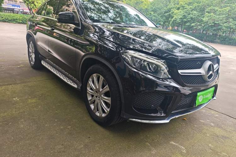 Used Mercedes-Benz GLE Coupe 2015 GLE 320 4MATIC Coupe SUV Front Right 45 Deg