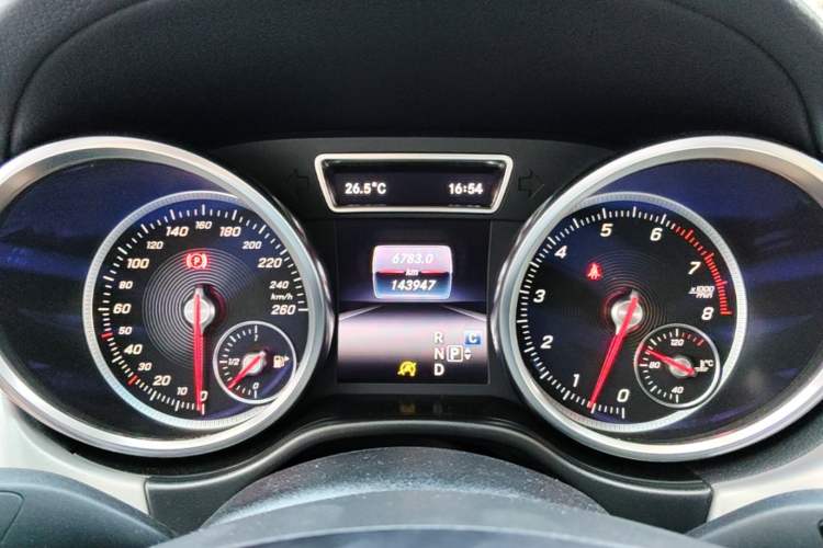 Used Mercedes-Benz GLE Coupe 2015 GLE 320 4MATIC Coupe SUV Instrument Cluster