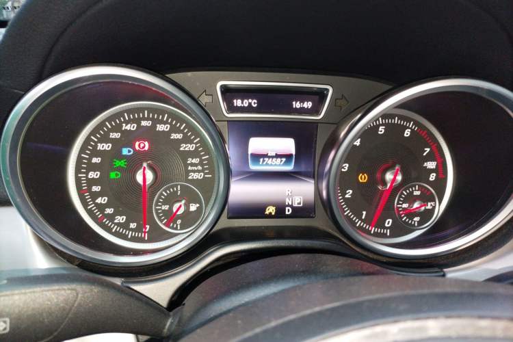 Used Mercedes-Benz GLE Coupe 2015 GLE 320 4MATIC Coupe SUV Instrument Cluster
