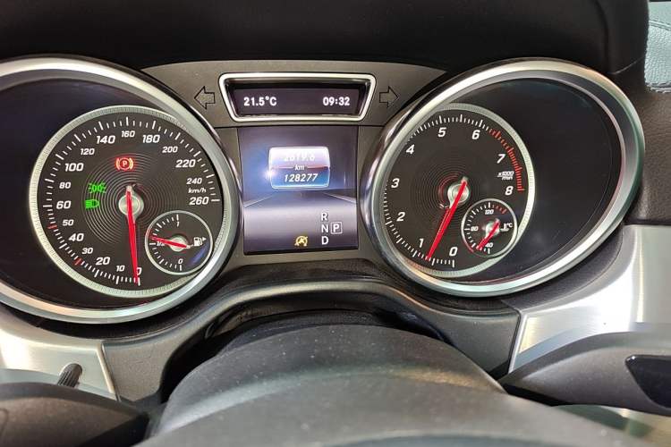 Used Mercedes-Benz GLE Coupe 2015 GLE 320 4MATIC Coupe SUV Instrument Cluster