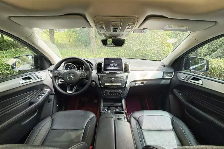 Used Mercedes-Benz GLE Coupe 2015 GLE 320 4MATIC Coupe SUV Interior 1