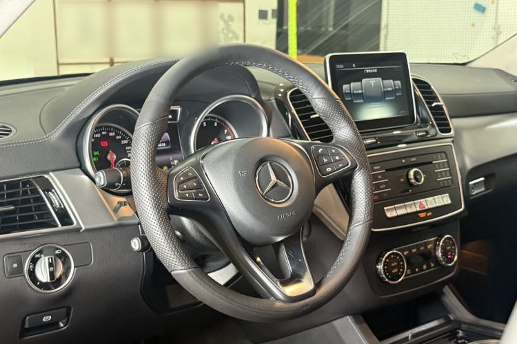 Used Mercedes-Benz GLE Coupe 2015 GLE 400 4MATIC Coupe SUV Interior 2