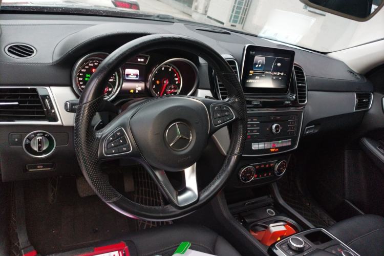 Used Mercedes-Benz GLE Coupe 2015 GLE 320 4MATIC Coupe SUV Interior 2