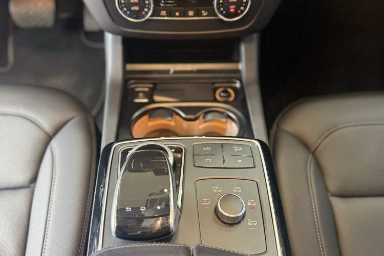 Used Mercedes-Benz GLE Coupe 2015 GLE 400 4MATIC Coupe SUV Interior 3