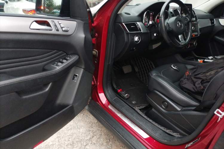 Used Mercedes-Benz GLE Coupe 2015 GLE 320 4MATIC Coupe SUV Interior 3