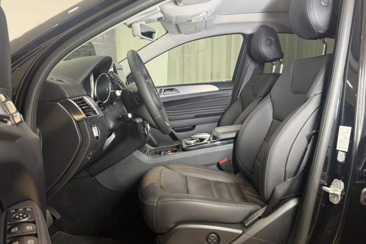Used Mercedes-Benz GLE Coupe 2015 GLE 400 4MATIC Coupe SUV Interior 4
