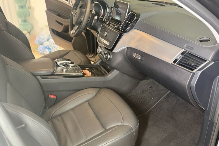 Used Mercedes-Benz GLE Coupe 2015 GLE 400 4MATIC Coupe SUV Interior 8