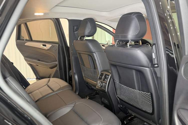 Used Mercedes-Benz GLE Coupe 2015 GLE 400 4MATIC Coupe SUV Interior 9