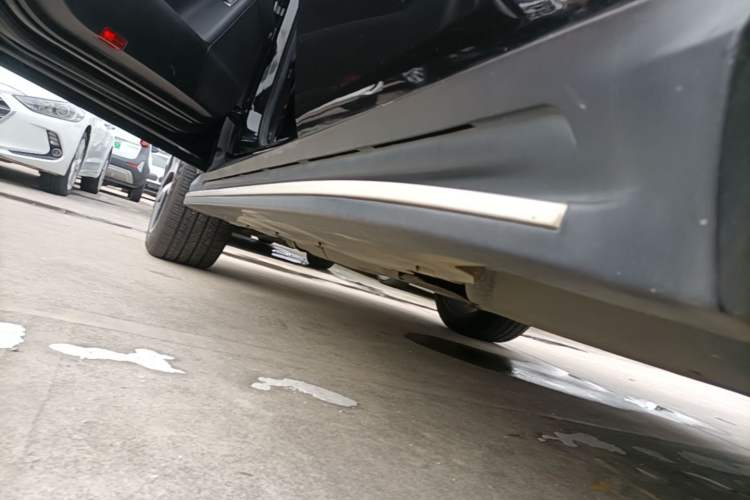 Used Mercedes-Benz GLE Coupe 2015 GLE 320 4MATIC Coupe SUV Left Side Sill