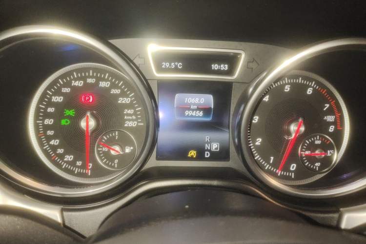 Used Mercedes-Benz GLE Coupe 2015 GLE 320 4MATIC Coupe SUV Odometer Close Up