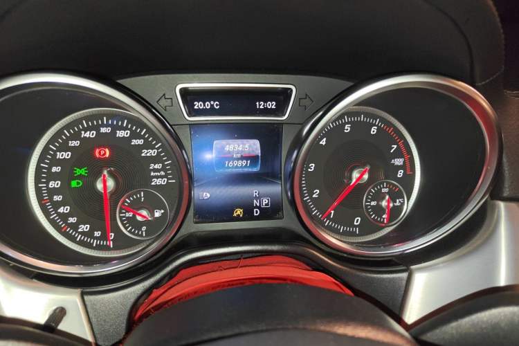 Used Mercedes-Benz GLE Coupe 2015 GLE 400 4MATIC Coupe SUV Odometer Close Up