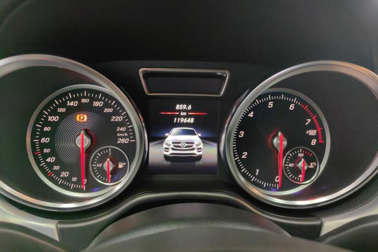 Used Mercedes-Benz GLE Coupe 2015 GLE 320 4MATIC Coupe SUV Odometer Close Up