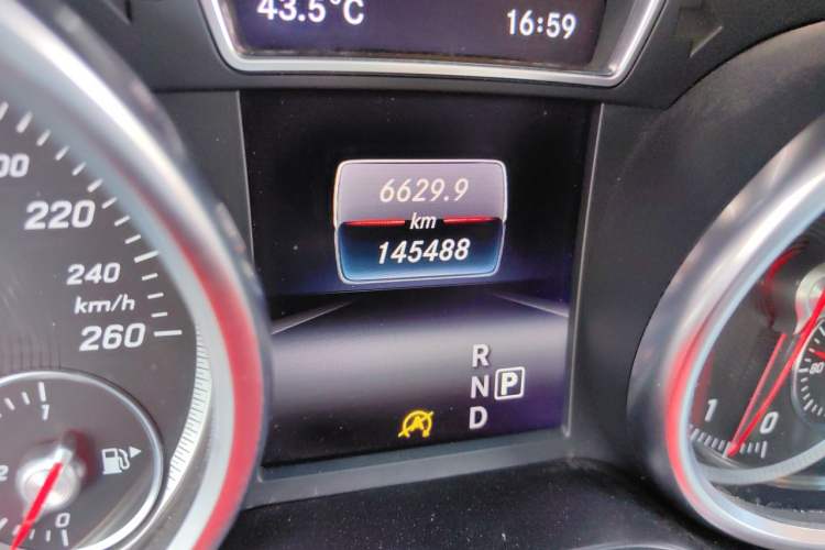 Used Mercedes-Benz GLE Coupe 2015 GLE 320 4MATIC Coupe SUV Odometer Close Up