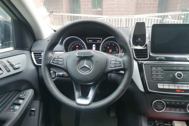 Used Mercedes-Benz GLE Coupe 2015 GLE 320 4MATIC Coupe SUV Steering Wheel