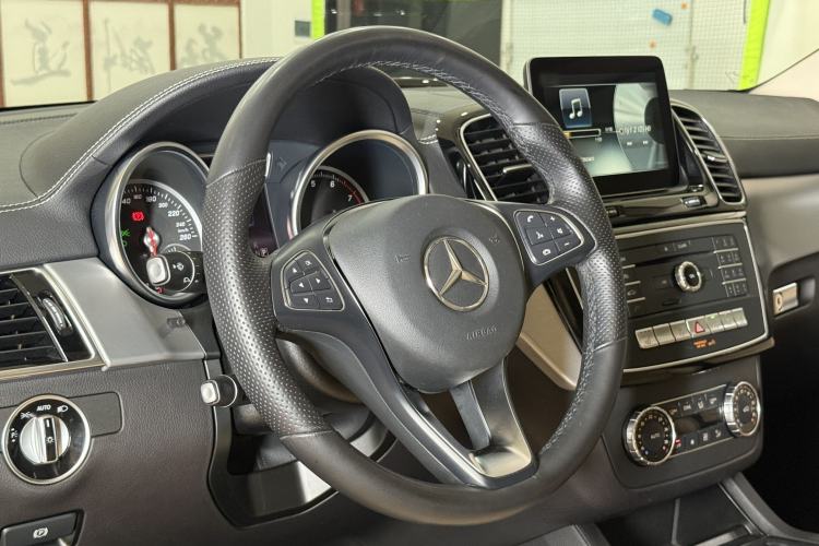 Used Mercedes-Benz GLE Coupe 2015 GLE 320 4MATIC Coupe SUV Interior 2