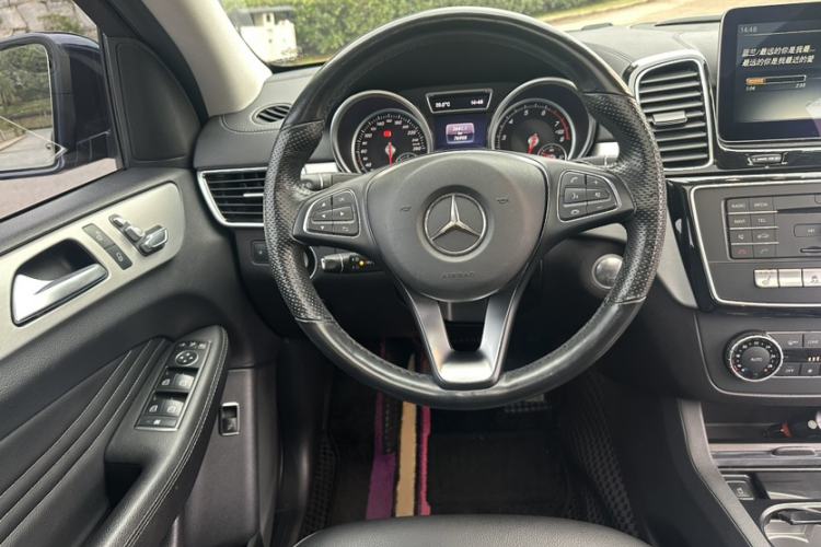 Used Mercedes-Benz GLE Coupe 2015 GLE 320 4MATIC Coupe SUV Interior 2