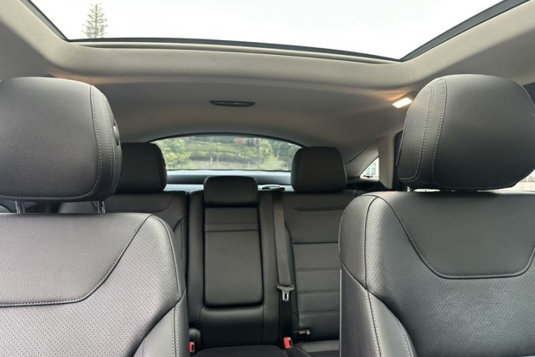 Used Mercedes-Benz GLE Coupe 2015 GLE 320 4MATIC Coupe SUV Interior 3