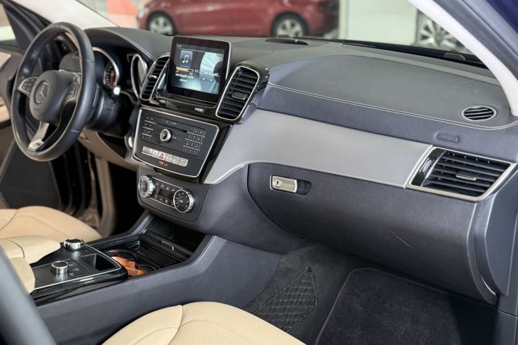 Used Mercedes-Benz GLE Coupe 2015 GLE 320 4MATIC Coupe SUV Interior 6