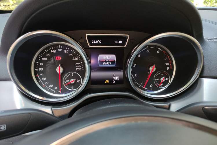 Used Mercedes-Benz GLE Coupe 2015 GLE 400 4MATIC Coupe SUV Odometer Close Up