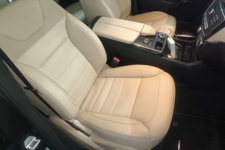 Used Mercedes-Benz GLE Coupe 2015 GLE 320 4MATIC Coupe SUV Right Front Seat