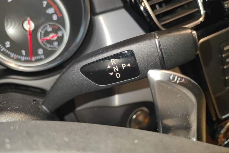 Used Mercedes-Benz GLE Coupe 2015 GLE 320 4MATIC Coupe SUV Gear Lever