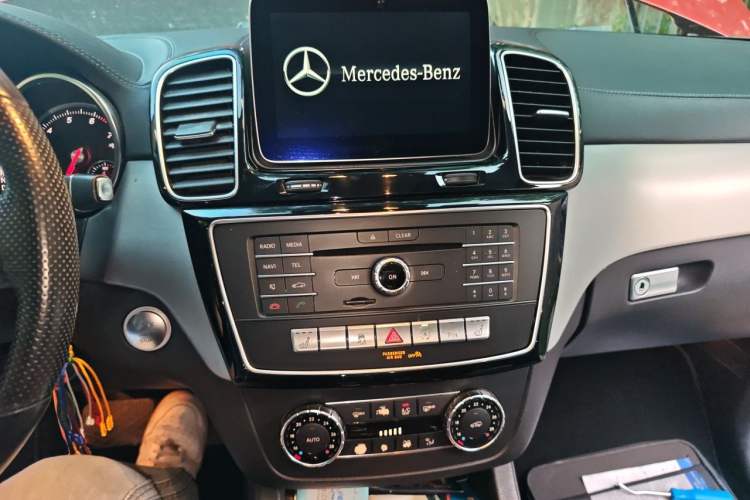Used Mercedes-Benz GLE Coupe 2015 GLE 320 4MATIC Coupe SUV Audio And AC Panel