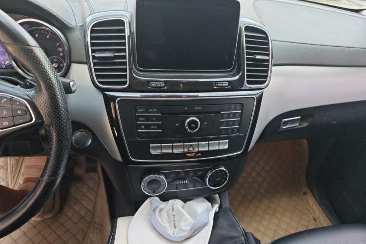 Used Mercedes-Benz GLE Coupe 2015 GLE 320 4MATIC Coupe SUV Audio And AC Panel
