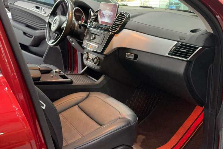 Used Mercedes-Benz GLE Coupe 2015 GLE 320 4MATIC Coupe SUV Interior 2