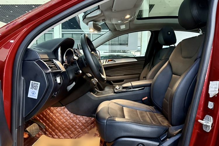 Used Mercedes-Benz GLE Coupe 2015 GLE 320 4MATIC Coupe SUV Interior 3