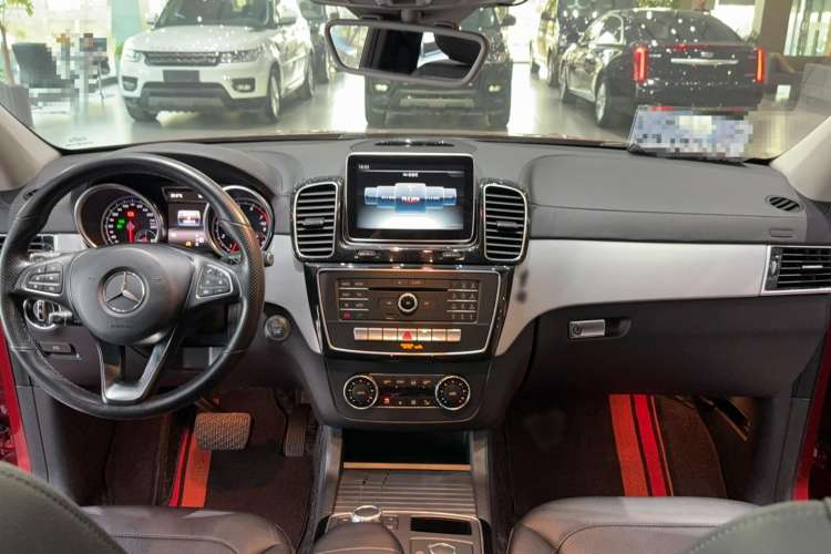 Used Mercedes-Benz GLE Coupe 2015 GLE 320 4MATIC Coupe SUV Interior 4