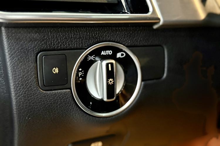 Used Mercedes-Benz GLE Coupe 2015 GLE 320 4MATIC Coupe SUV Interior 6