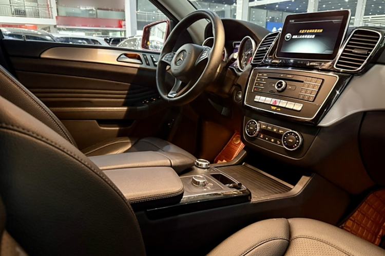 Used Mercedes-Benz GLE Coupe 2015 GLE 320 4MATIC Coupe SUV Interior 8