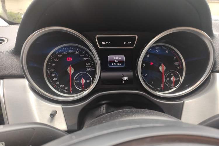 Used Mercedes-Benz GLE Coupe 2015 GLE 320 4MATIC Coupe SUV Odometer Close Up