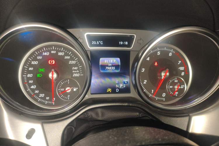 Used Mercedes-Benz GLE Coupe 2015 GLE 320 4MATIC Coupe SUV Odometer Close Up