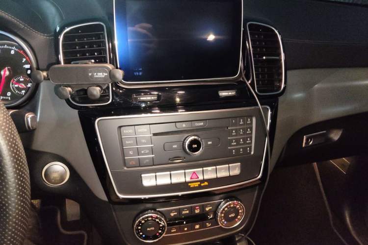 Used Mercedes-Benz GLE Coupe 2015 GLE 320 4MATIC Coupe SUV Audio And AC Panel