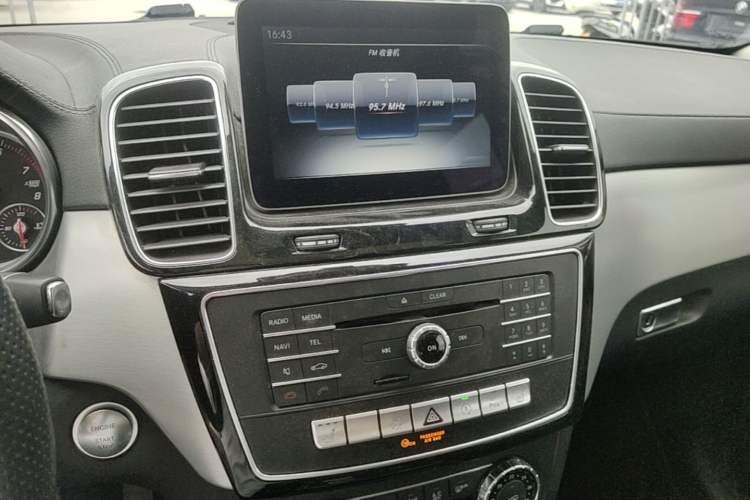 Used Mercedes-Benz GLE Coupe 2015 GLE 320 4MATIC Coupe SUV Audio And AC Panel