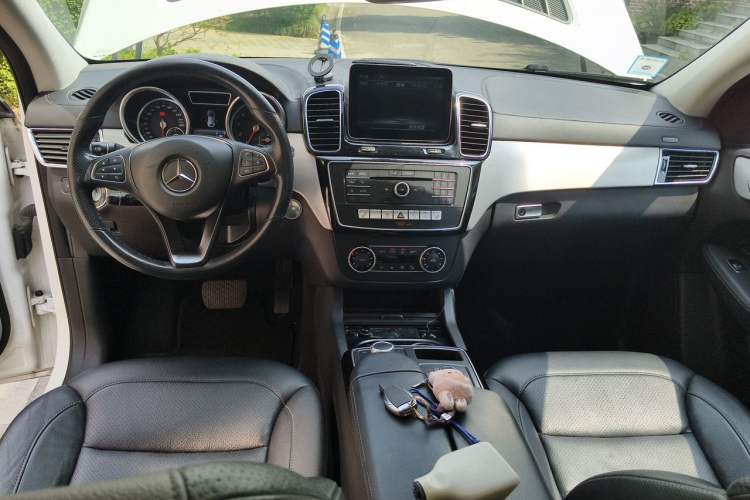 Used Mercedes-Benz GLE Coupe 2015 GLE 320 4MATIC Coupe SUV Center Console