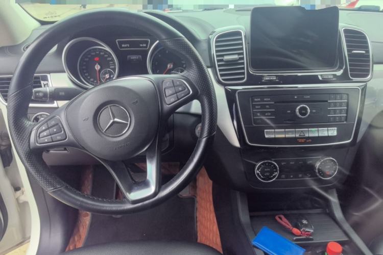 Used Mercedes-Benz GLE Coupe 2015 GLE 400 4MATIC Coupe SUV Center Console