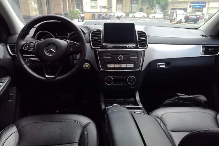Used Mercedes-Benz GLE Coupe 2015 GLE 320 4MATIC Coupe SUV Center Console
