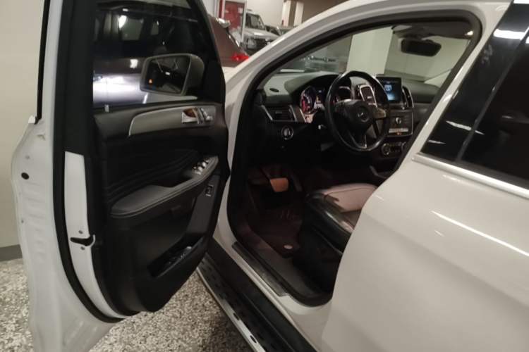 Used Mercedes-Benz GLE Coupe 2015 GLE 400 4MATIC Coupe SUV Driver Seat