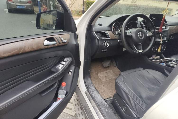 Used Mercedes-Benz GLE Coupe 2015 GLE 400 4MATIC Coupe SUV Driver Seat