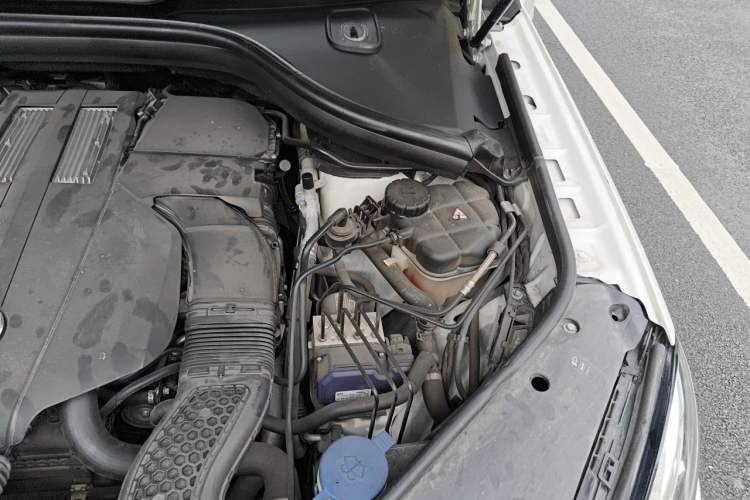 Used Mercedes-Benz GLE Coupe 2015 GLE 320 4MATIC Coupe SUV Engine Bay Left