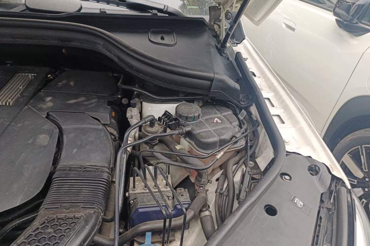 Used Mercedes-Benz GLE Coupe 2015 GLE 320 4MATIC Coupe SUV Engine Bay Left
